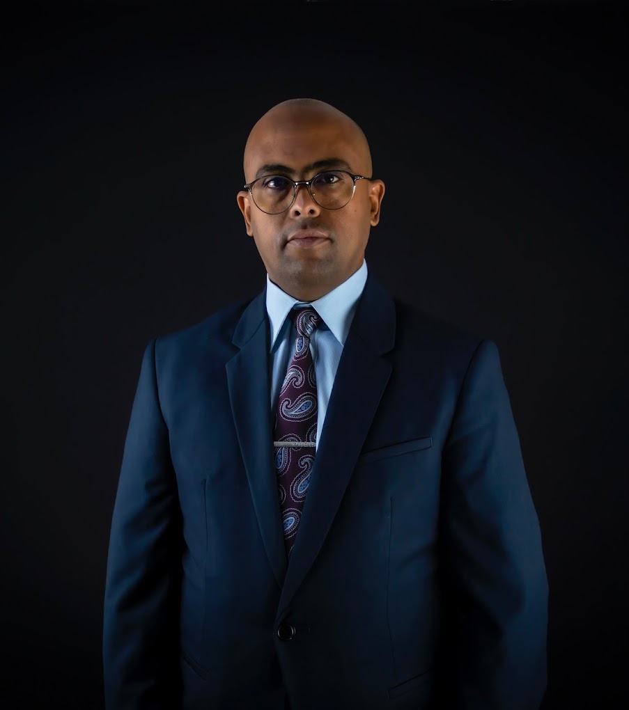 المحامي مولاي المهدي اليوسفي يقدم استشارة قانونية لامرأة حول حقوقها في الطلاق في مراكش